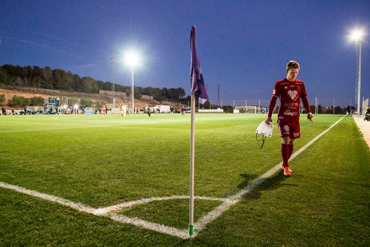 Östersunds Johan Bertilsson deppar när han lämnar planen