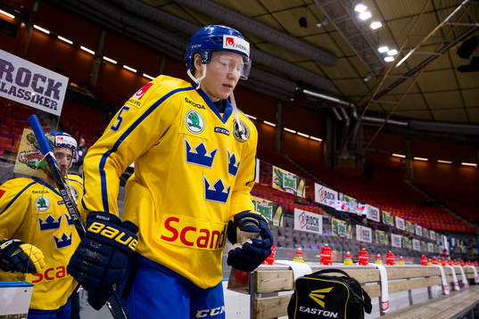 Sveriges Andreas Borgman på väg in för isvärmning innan