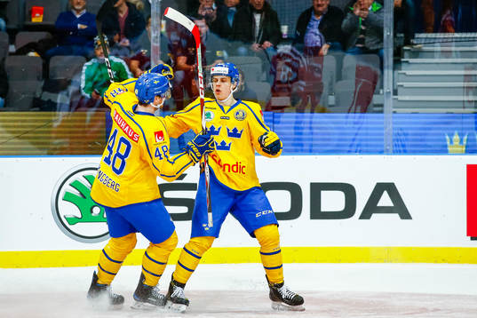 Sveriges Carl Klingberg och Joel Eriksson Ek jublar