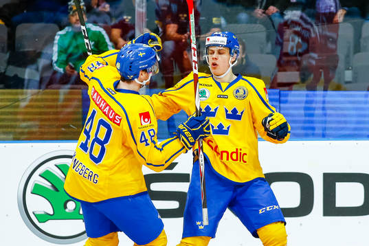 Sveriges Carl Klingberg och Joel Eriksson Ek jublar