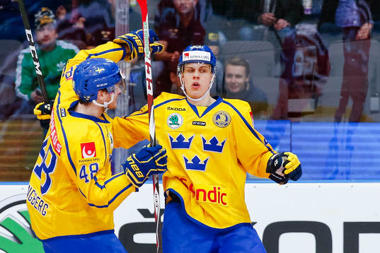 Sveriges Carl Klingberg och Joel Eriksson Ek jublar