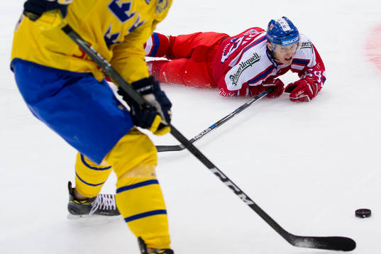 Tjeckiens Lukas Radil faller