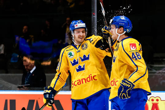Sveriges Dennis Everberg och Carl Klingberg jublar