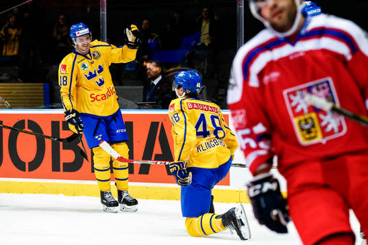 Sveriges Dennis Everberg och Carl Klingberg jublar