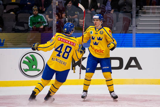Sveriges Joel Eriksson Ek jublar ihop med Carl Klingberg