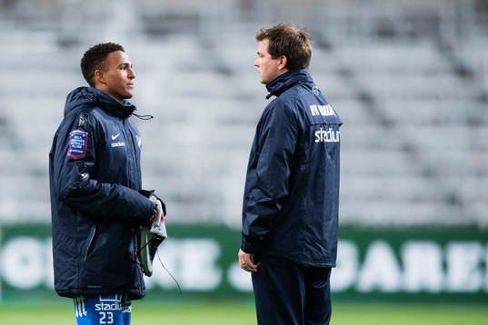 Norrköpings Niclas Eliasson i diskussion med tränare Jens
