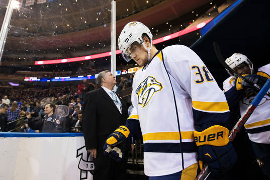 Predators Viktor Arvidsson på väg in till isen för andra