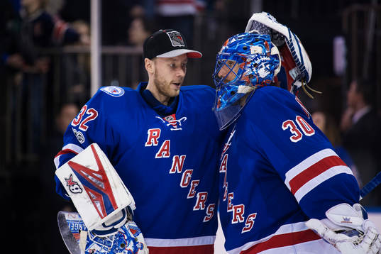 Rangers målvakter Antti Raanta och Henrik Lundqvist jublar