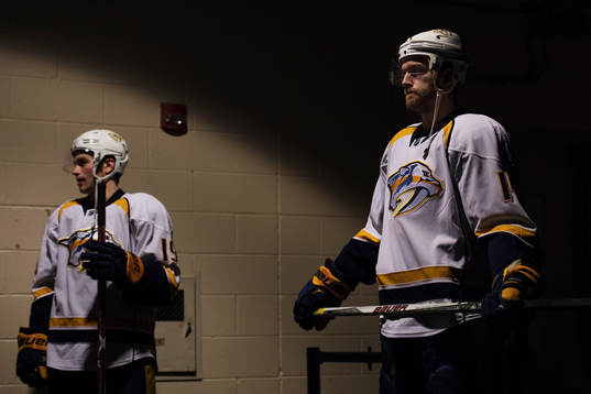 Predators Calle Järnkrok och Mattias Ekholm i spelargången