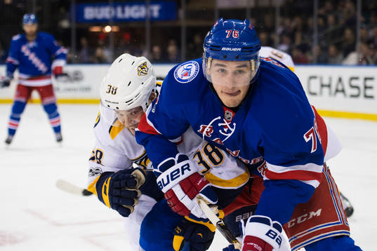 Predators Viktor Arvidsson kämpar mot Rangers Brady Skjei