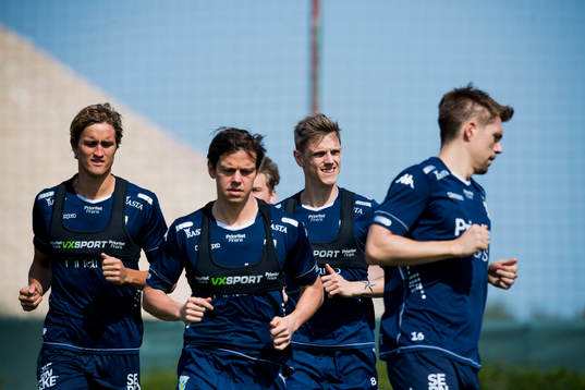 Spelarna värmer upp