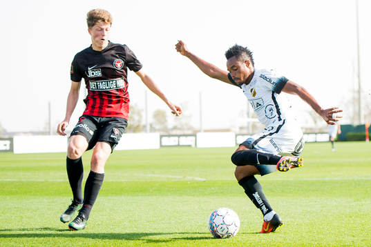 Midtjyllands Victor Torp och Häckens Mohammed Abubakari