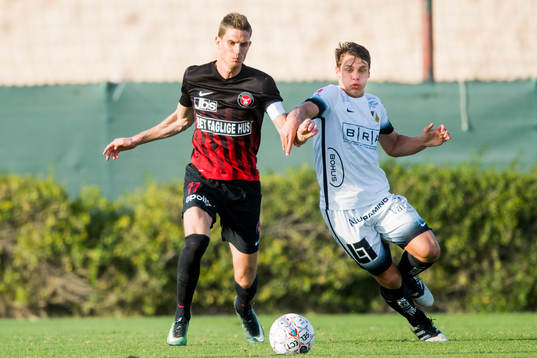 Midtjyllands Jonas Borring och Häckens Kevin Ackermann