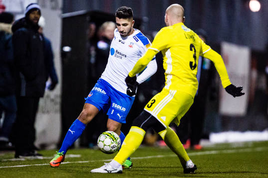 Helsingborgs Moustafa Zeidan och Lyngbys Michael Lumb