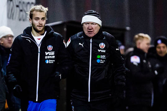 Helsingborgs Jonatan Olsson tvingas lämna planen skadad