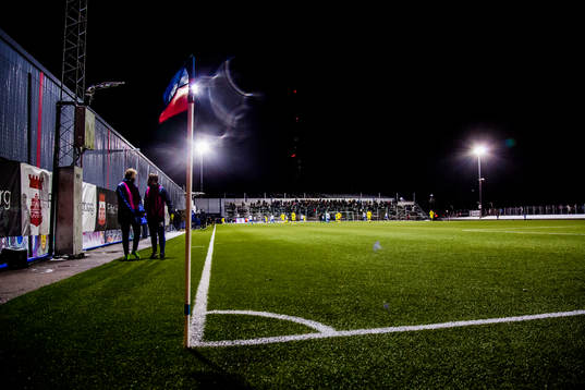 Vy över planen där match pågår