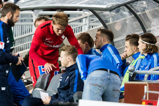 Norrköpings Sebastian Andersson sätter sig på bänken