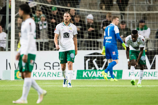 Hammarbys Björn Paulsen, målvakt Ögmundur Kristinsson