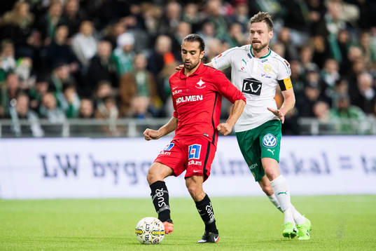 Norrköpings Christopher Telo jagas av Hammarbys Arnór