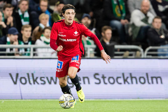 Norrköpings David Moberg Karlsson med bollen