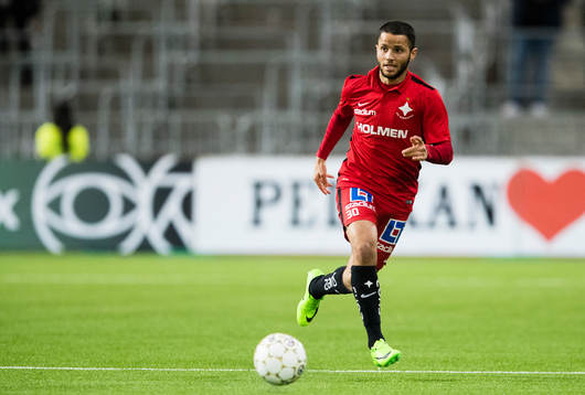 Norrköpings Nikola Tkalcic med bollen