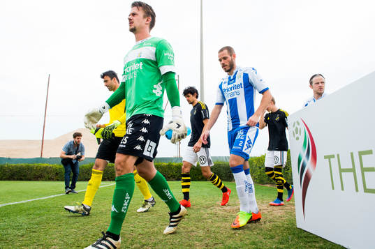 IFK Göteborgs målvakt Erik Dahlin och Emil Salomonsson