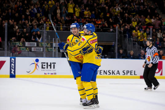Sveriges Alexander Bergström jublar ihop med Oscar