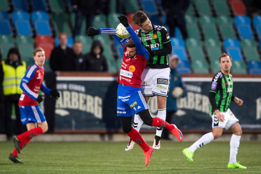 Tvååkers Perparim Beqaj och Gais Daniel Janevski i en