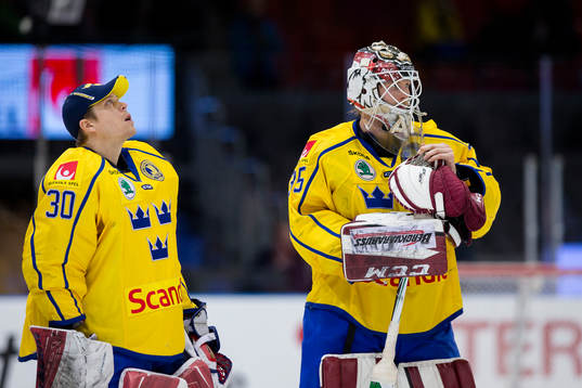 Sveriges målvakt Viktor Fasth och målvakt Anders