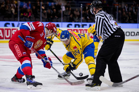 Rysslands Nikolai Prokhornin tekar mot Sveriges Joel