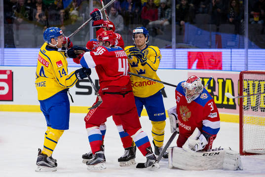 Sveriges Richard Gynge och Carl Klingberg i gruff med