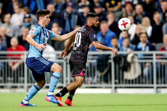 Djurgårdens Besard Sabovic och Vålerengens Ghayas Zahid