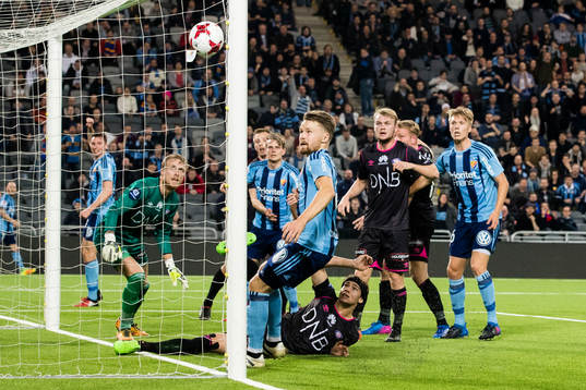 Vålerengens målvakt Marcus Sandberg och Djurgårdens