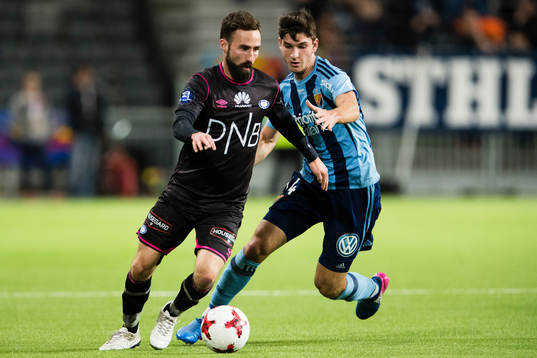 Vålerengens Magnus Lekven i kamp om bollen med