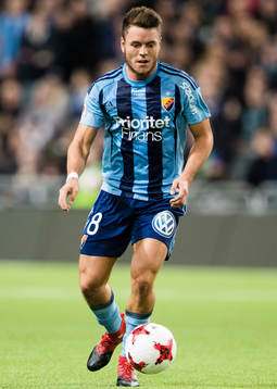 Djurgårdens Kerim Mrabti med bollen