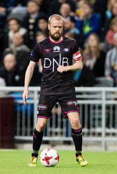 Vålerengens Christian Grindheim med bollen