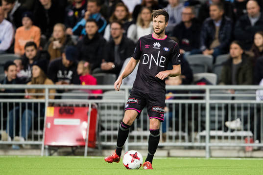 Vålerengens Robert Lundström med bollen