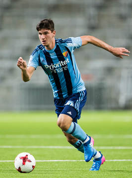 Djurgårdens Besard Sabovic med bollen