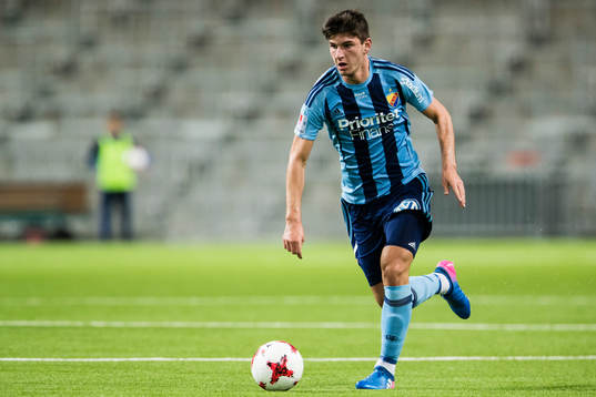 Djurgårdens Besard Sabovic med bollen