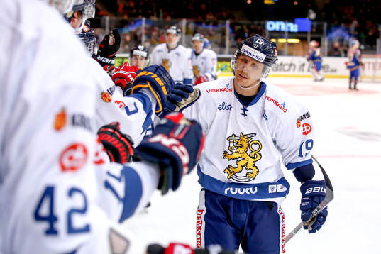 Finlands Veli-Matti Savinainen jublar