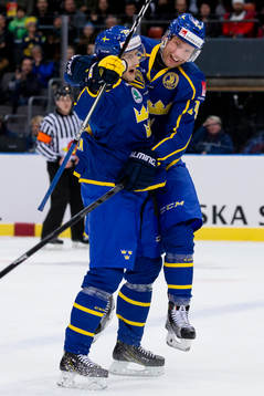 Sveriges Philip Holm jublar ihop med Richard Gynge