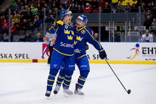 Sveriges Philip Holm jublar ihop med Richard Gynge