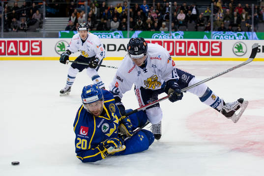 Sveriges Joel Lundqvist faller
