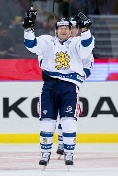 Finlands Antti Erkinjuntti jublar