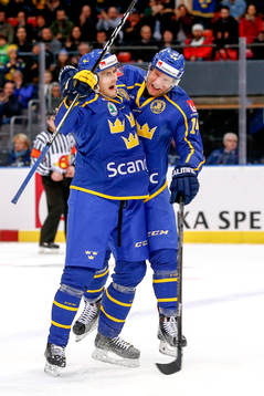 Sveriges Philip Holm och Richard Gynge jublar