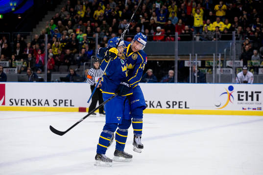 Sveriges Philip Holm jublar ihop med Richard Gynge