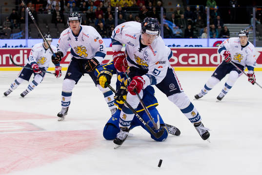 Sveriges Joel Eriksson Ek mot Finlands Tomi Sallinen