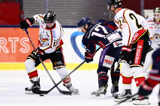 Luleås Julius Junttila och Linköpings Sebastian Karlsson