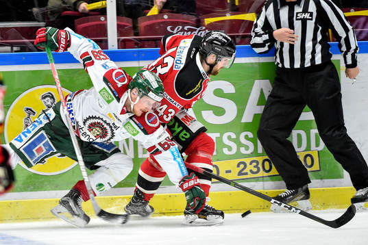 Frölundas Simon Hjalmarsson och Malmö Redhawks Nichlas