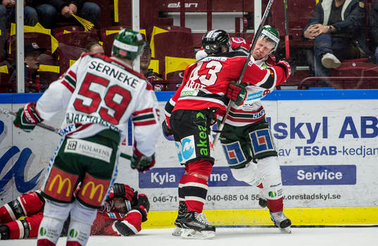 Malmö Redhawks Nichlas Hardt och Frölundas John Nyberg i